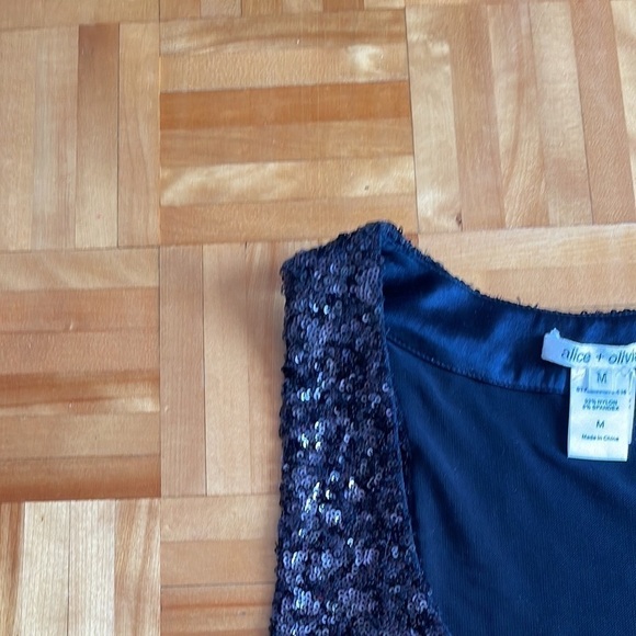 Alice + Olivia
Sequin dress - Picture 14 of 15